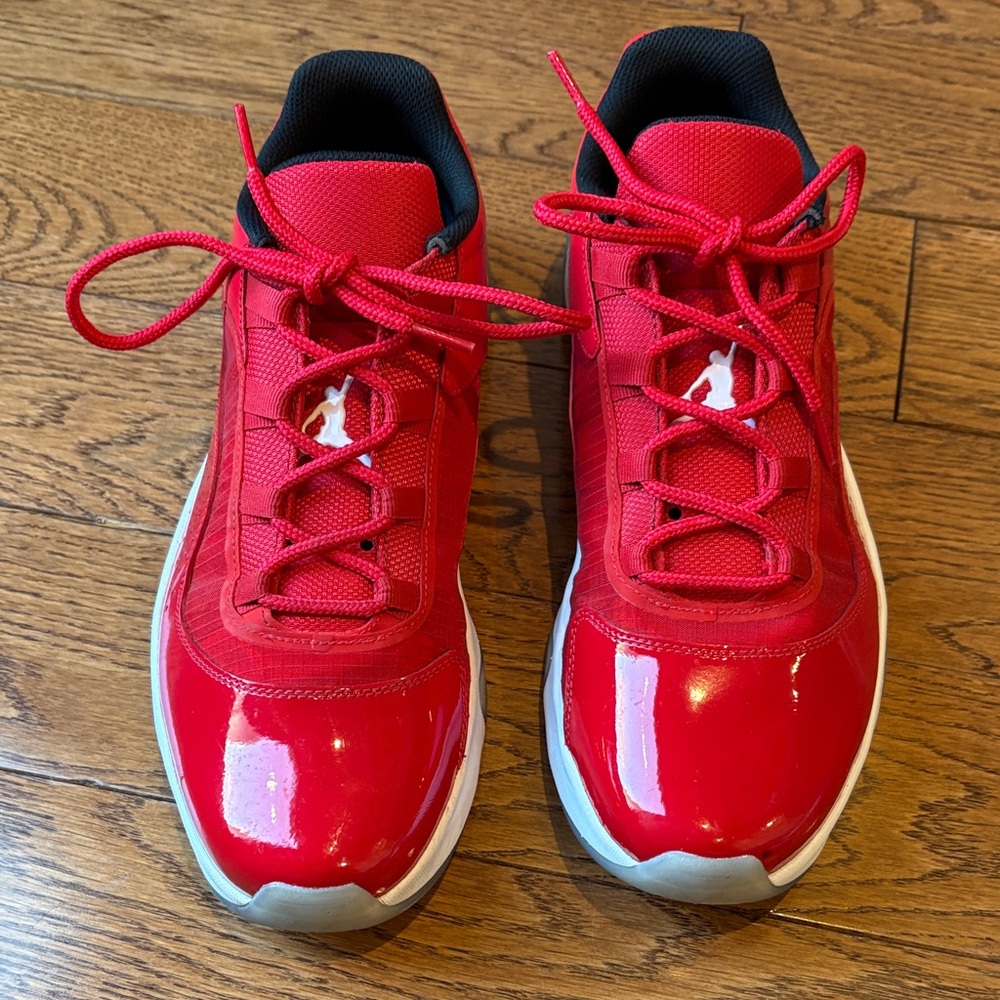 Nike Air Jordan 11 Mids Red size 11 like new